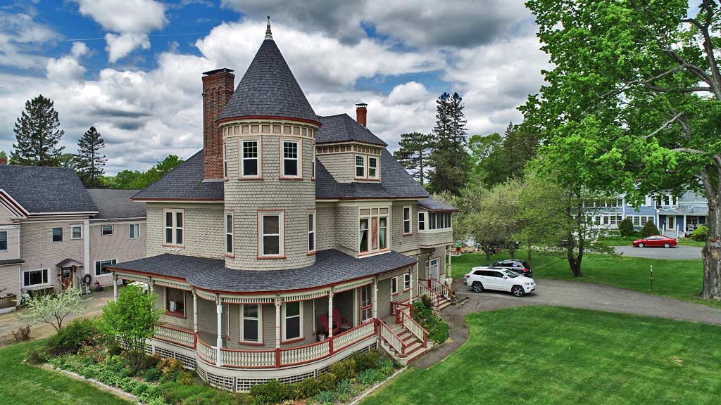 Staging Enhancing A Maine Real Estate Listing