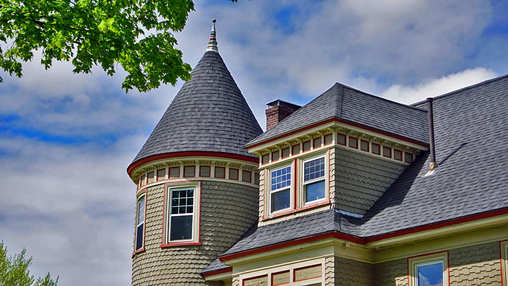 Grand Victorian House In Maine